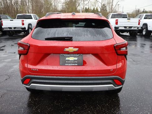New 2026 Chevrolet Trax LT w/ Sunroof Package FWD image 29