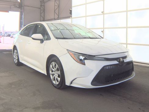 Used 2022 Toyota Corolla LE image 4