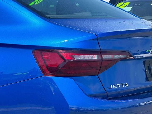 Used 2024 Volkswagen Jetta SE FWD image 9