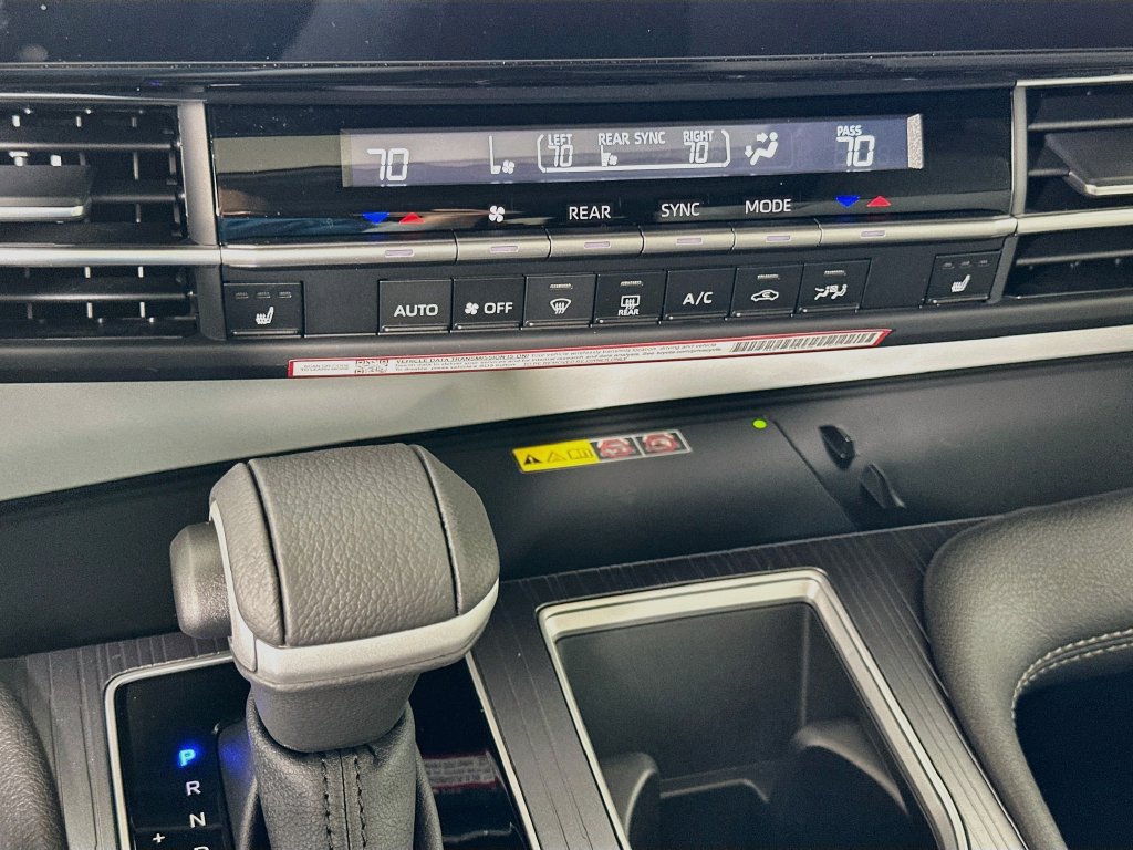 Used 2026 Toyota Sienna XLE FWD image 16