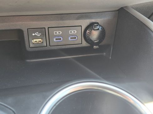 Used 2022 Toyota Highlander LE FWD image 23
