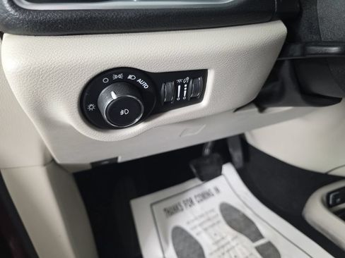 Used 2018 Chrysler Pacifica Limited FWD image 13