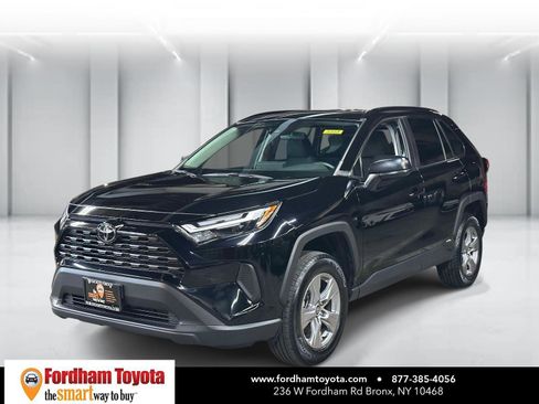 Used 2025 Toyota RAV4 LE image 8