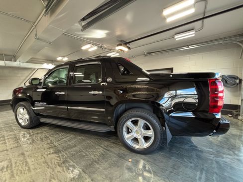 Used 2013 Chevrolet Avalanche LTZ image 7