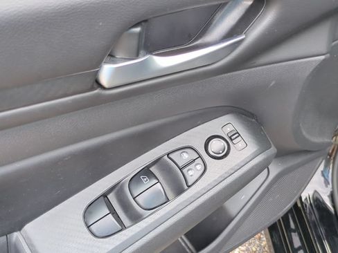 Used 2024 Nissan Altima 2.5 SV FWD image 13