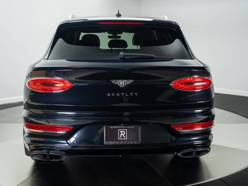 Used 2021 Bentley Bentayga w/ First Edition Specification AWD/4WD image 18