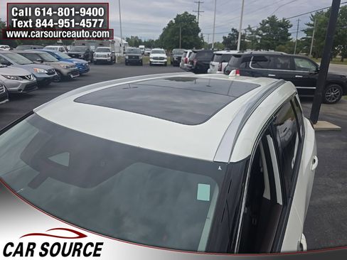 Used 2022 Nissan Rogue SL w/ SL Premium Package image 9