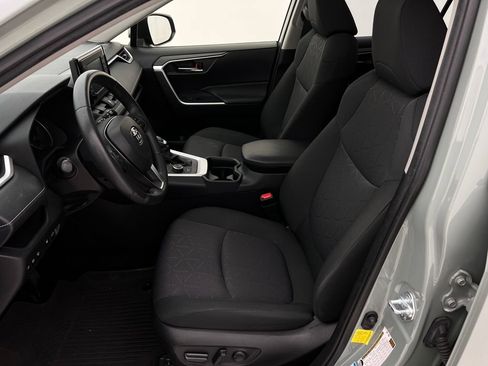 Used 2021 Toyota RAV4 XLE image 15