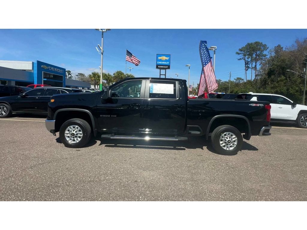 Used 2025 Chevrolet Silverado 2500 LT w/ Convenience Package AWD/4WD image 9