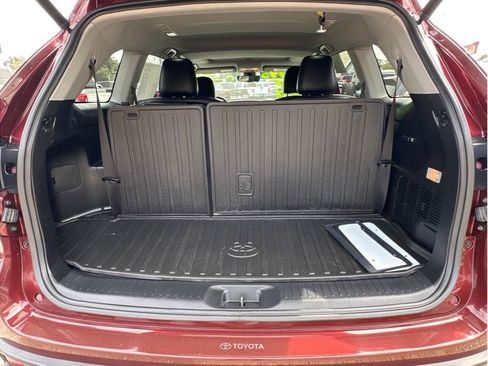 Used 2018 Toyota Highlander XLE AWD/4WD image 7