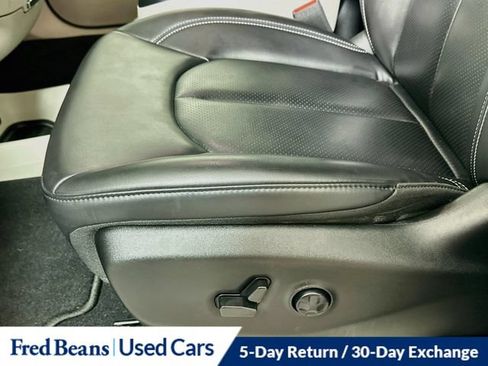 Used 2023 Chrysler Pacifica Touring-L FWD image 24