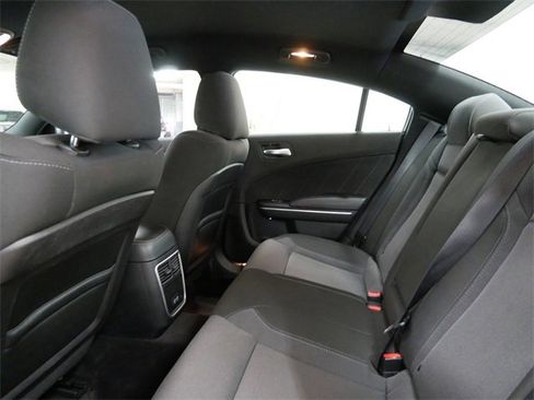 Used 2017 Dodge Charger SXT image 9