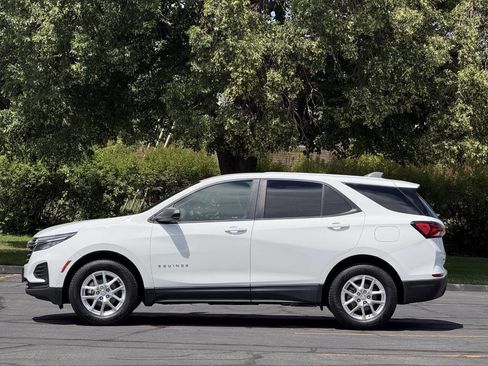 Used 2022 Chevrolet Equinox LS w/ LS Convenience Package AWD/4WD image 8