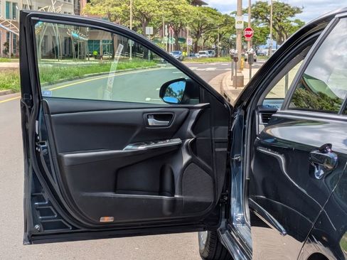 Used 2017 Toyota Camry SE FWD image 9