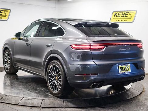 Used 2022 Porsche Cayenne Turbo image 2