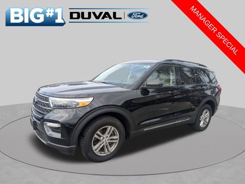 Used 2023 Ford Explorer XLT w/ Equipment Group 202A AWD/4WD image 8