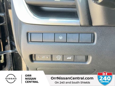 Used 2025 Nissan Rogue SV AWD/4WD image 18