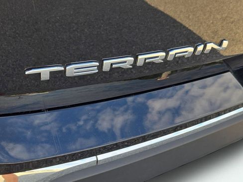 Used 2024 GMC Terrain SLT image 12