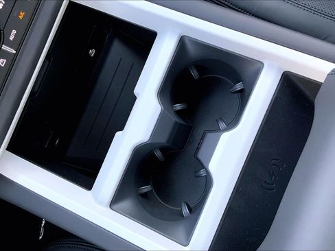 New 2026 Land Rover Defender 110 X-Dynamic SE image 22