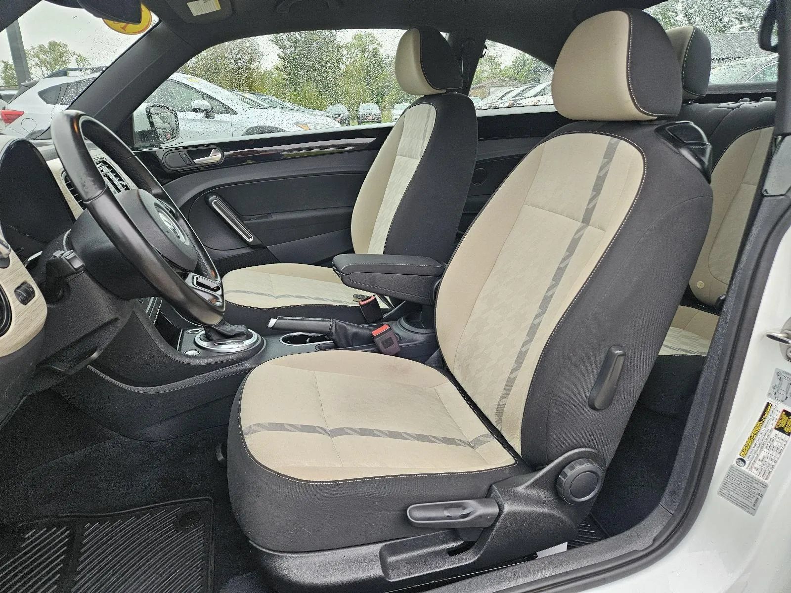 Used 2018 Volkswagen Beetle 2.0T FWD image 14