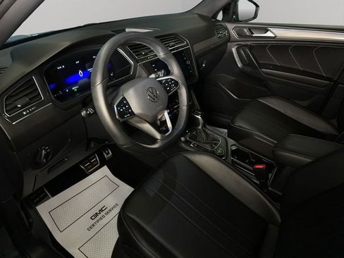 Used 2022 Volkswagen Tiguan SE R-Line image 10