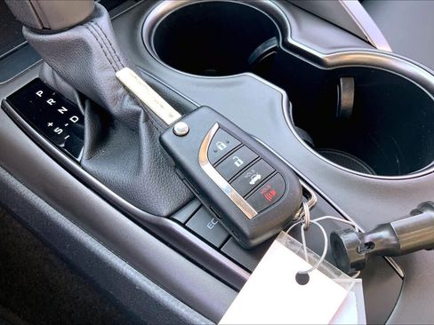 Used 2023 Toyota Camry SE FWD image 14
