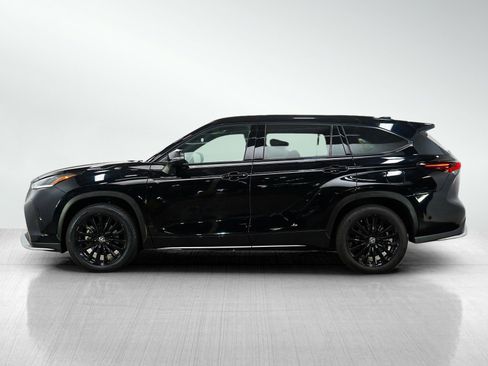 Used 2025 Toyota Highlander XSE AWD/4WD image 2