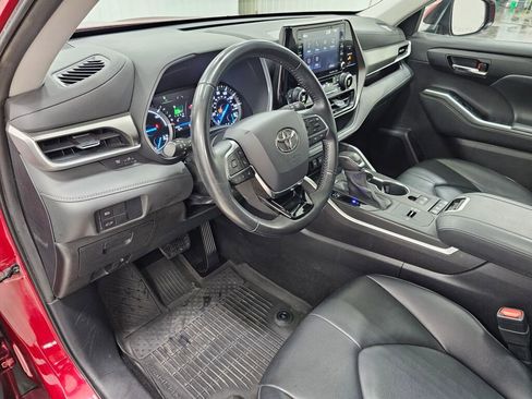 Used 2021 Toyota Highlander XLE image 27