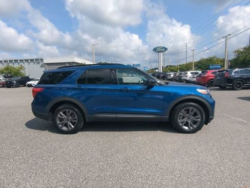 Certified 2023 Ford Explorer XLT w/ Equipment Group 202A AWD/4WD image 4