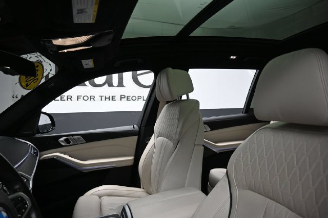 Used 2021 BMW X7 xDrive40i w/ M Sport Package AWD/4WD image 18