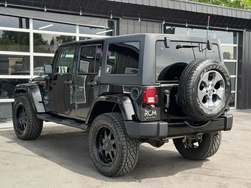 Used 2018 Jeep Wrangler Unlimited Sahara AWD/4WD image 8