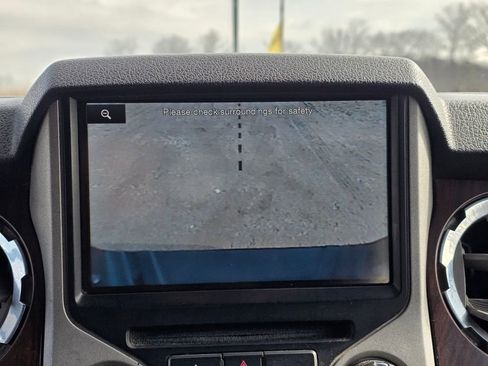 Used 2015 Ford F350 Lariat image 36