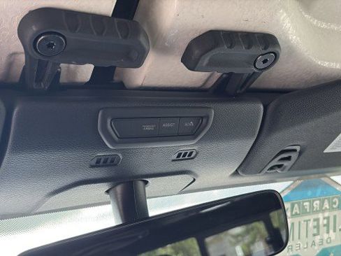 Used 2021 Jeep Gladiator Sport image 17