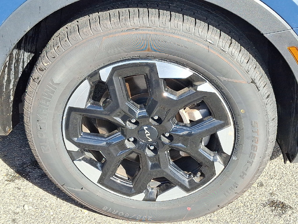 Used 2024 Kia Sorento S FWD image 9