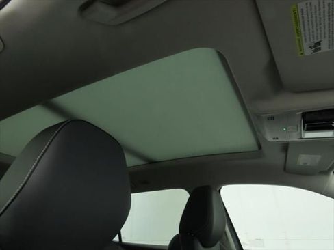 New 2026 Volkswagen Tiguan SE image 16