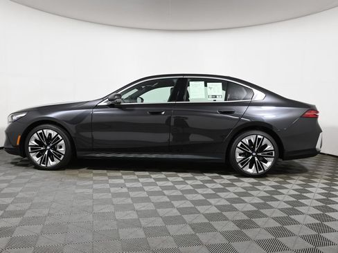 Used 2026 BMW 530i xDrive AWD/4WD image 2