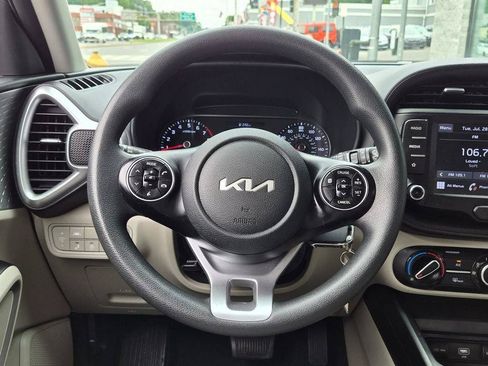 Certified 2022 Kia Soul LX w/ Technology Package FWD image 13