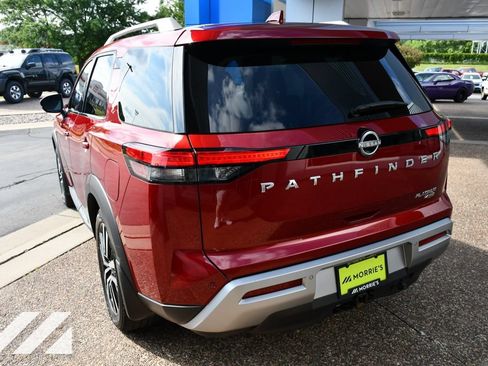Used 2024 Nissan Pathfinder Platinum AWD/4WD image 5