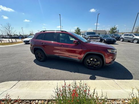 Used 2020 Jeep Cherokee Latitude Plus FWD image 3