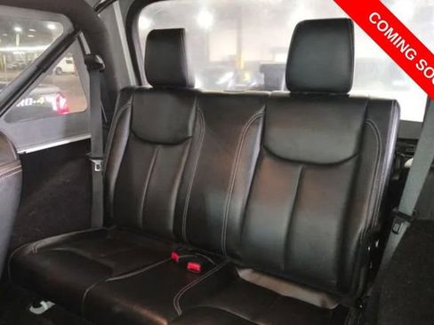 Used 2017 Jeep Wrangler Sahara w/ Connectivity Group AWD/4WD image 8
