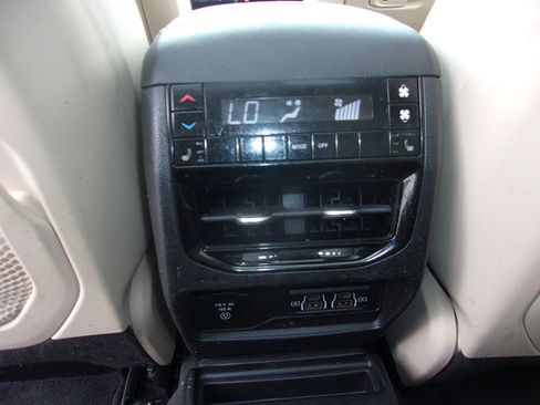 Used 2022 Jeep Grand Cherokee L Limited AWD/4WD image 29