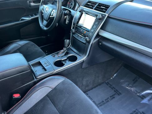 Used 2015 Toyota Camry XSE w/ Advanced Technology Package image 16