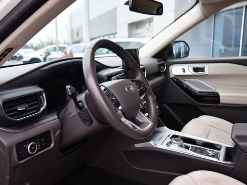 Used 2023 Ford Explorer Platinum w/ Technology Package image 11