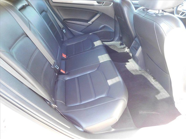 Used 2018 Volkswagen Passat 2.0T R-Line w/ R-Line Lighting Package FWD image 25