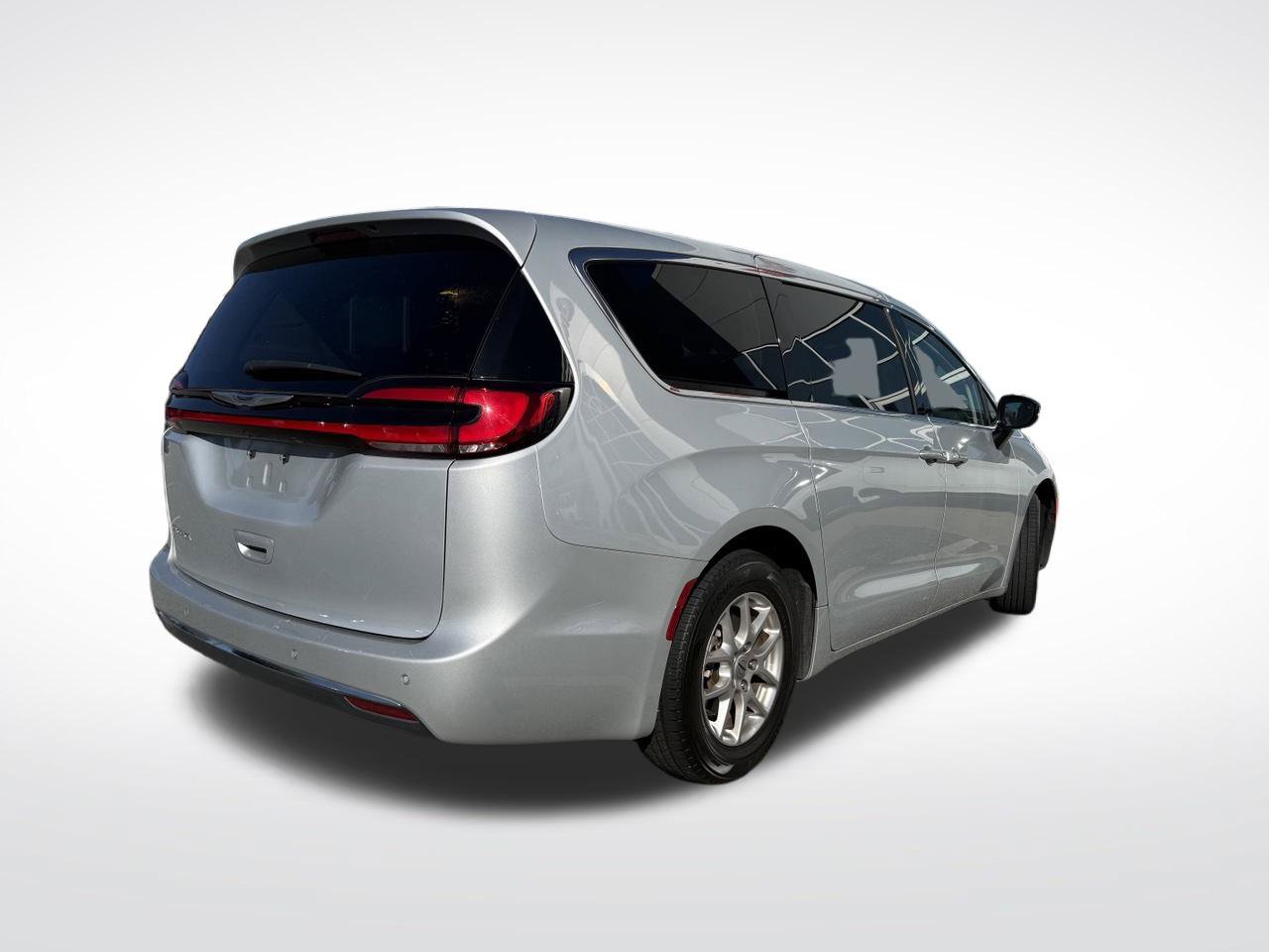 Used 2024 Chrysler Pacifica Touring-L FWD image 5