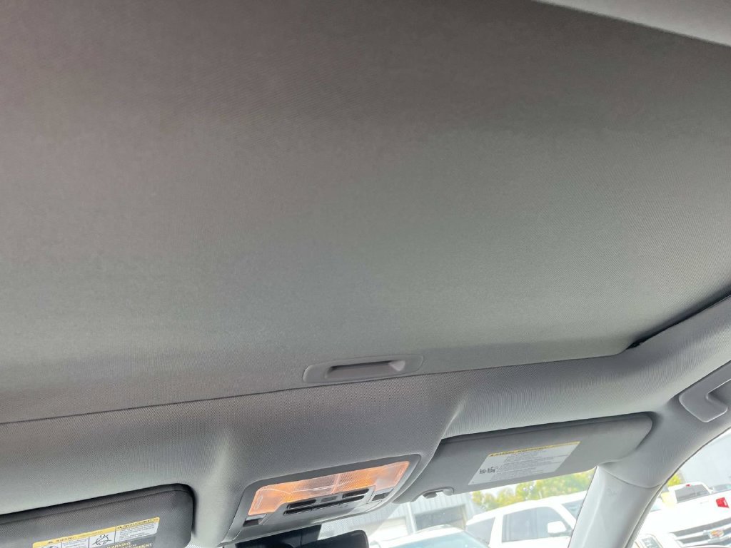 Used 2019 Toyota Highlander XLE FWD image 16