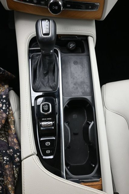 Used 2021 Volvo XC90 T6 Momentum w/ Climate Package AWD/4WD image 12