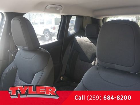 Certified 2023 Jeep Renegade Latitude AWD/4WD image 36