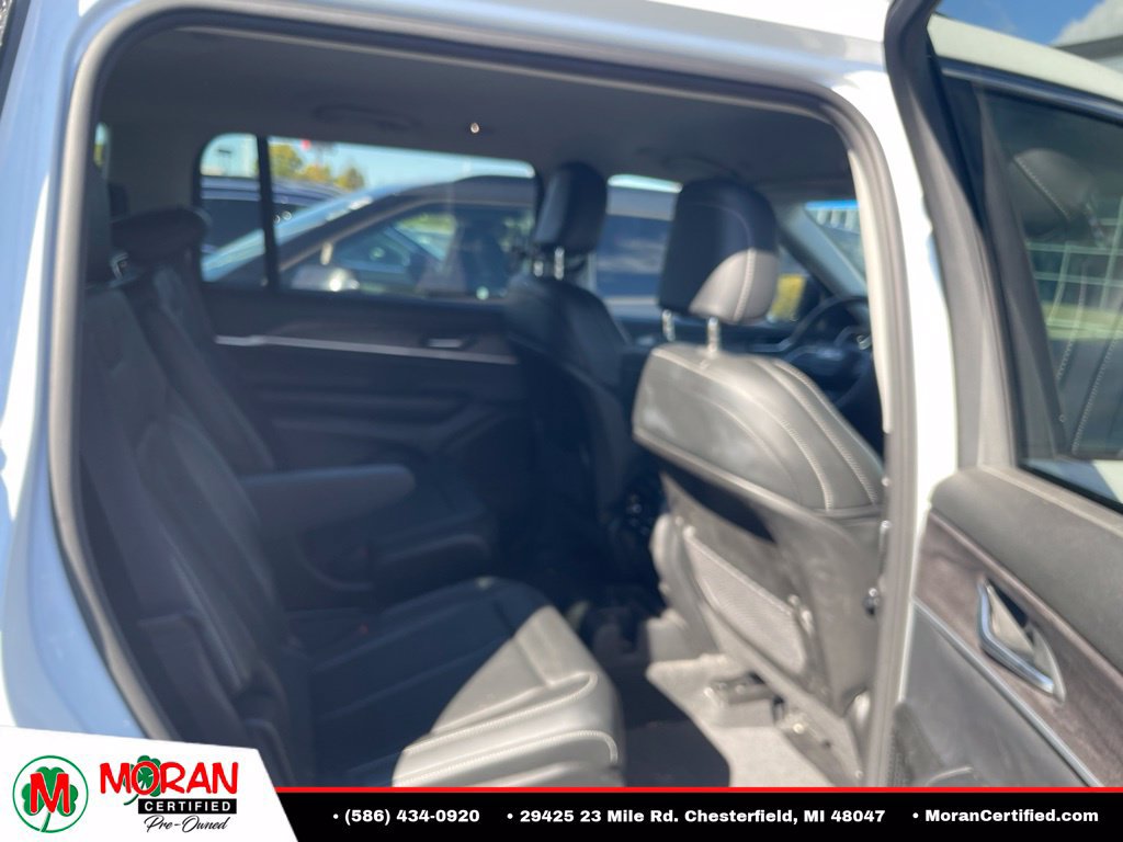 Used 2023 Jeep Grand Cherokee L Limited AWD/4WD image 17