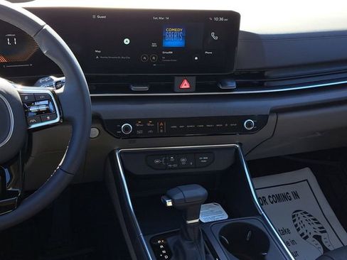 New 2026 Kia Carnival EX FWD image 23